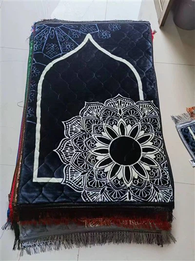 UN DESIGN ASSOCIÉ À DIFFÉRENTES COULEURS